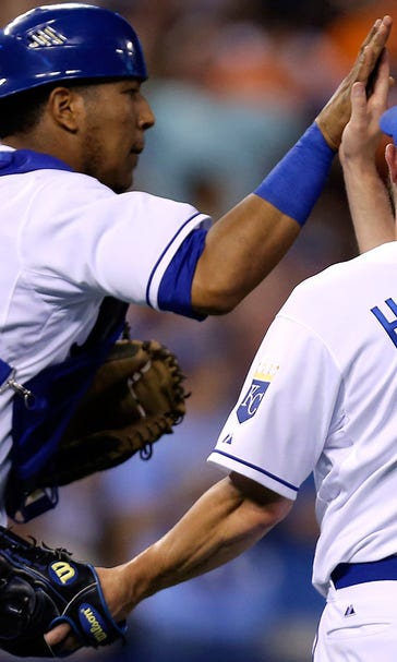 Holland gets career save No. 100 as Royals win fifth straight